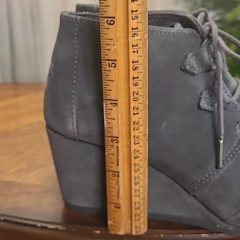 New! Toms Womens 8 Gray Suede Wedge Ankle Bootie Shoes